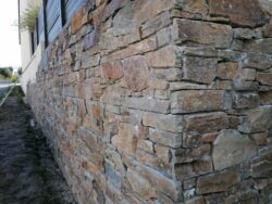 Paysagiste Maen Roch Parement en pierre : intérieur/extérieur 15 Maçonnerie Maen Roch